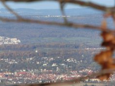 Wasserturm und rechts Wellingen